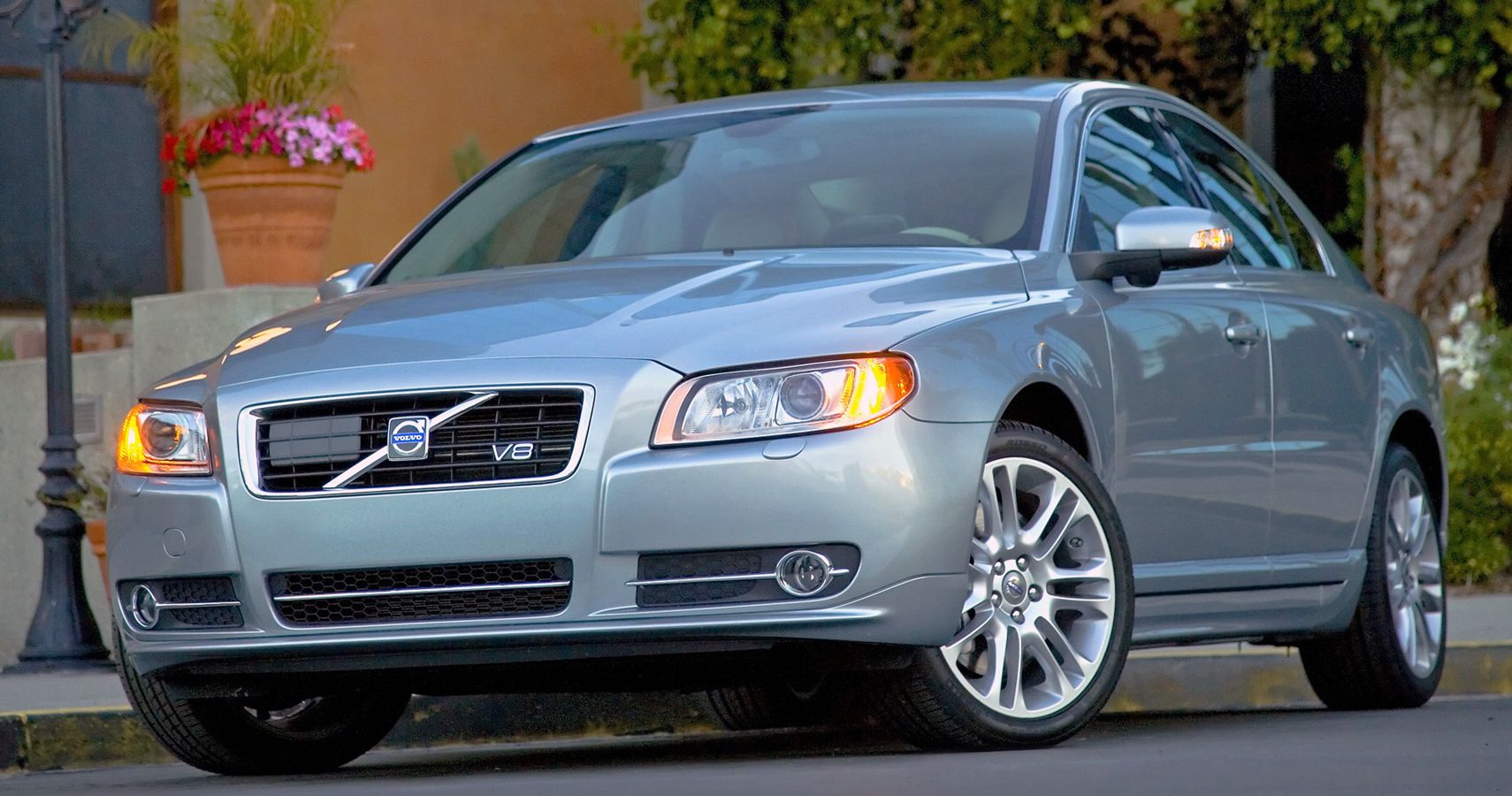 Blue 2009 Volvo S80 Front View