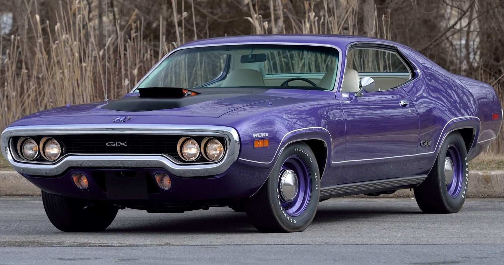 Um Plymouth GTX Hemi Front 1971 roxo três quartos