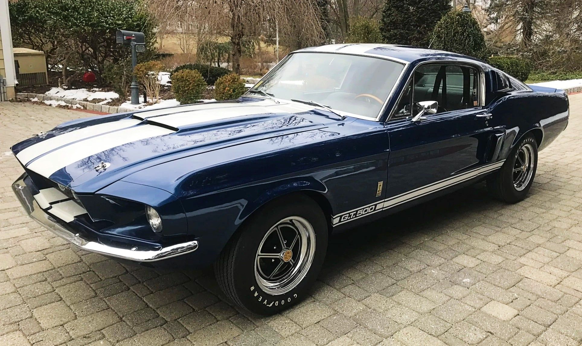 1967 Ford Shelby GT500 side angle