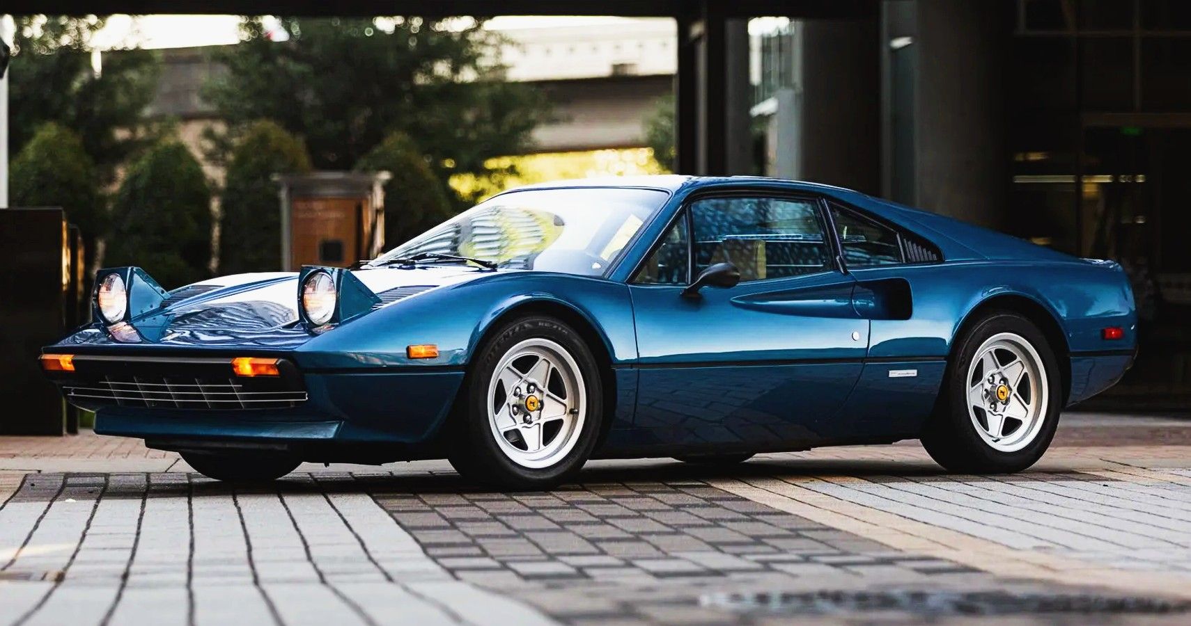 Ângulo lateral da Ferrari 308 GTB 1977