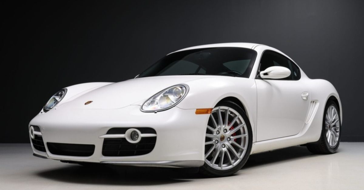 Carro esportivo branco Porsche 987 Cayman S 2008