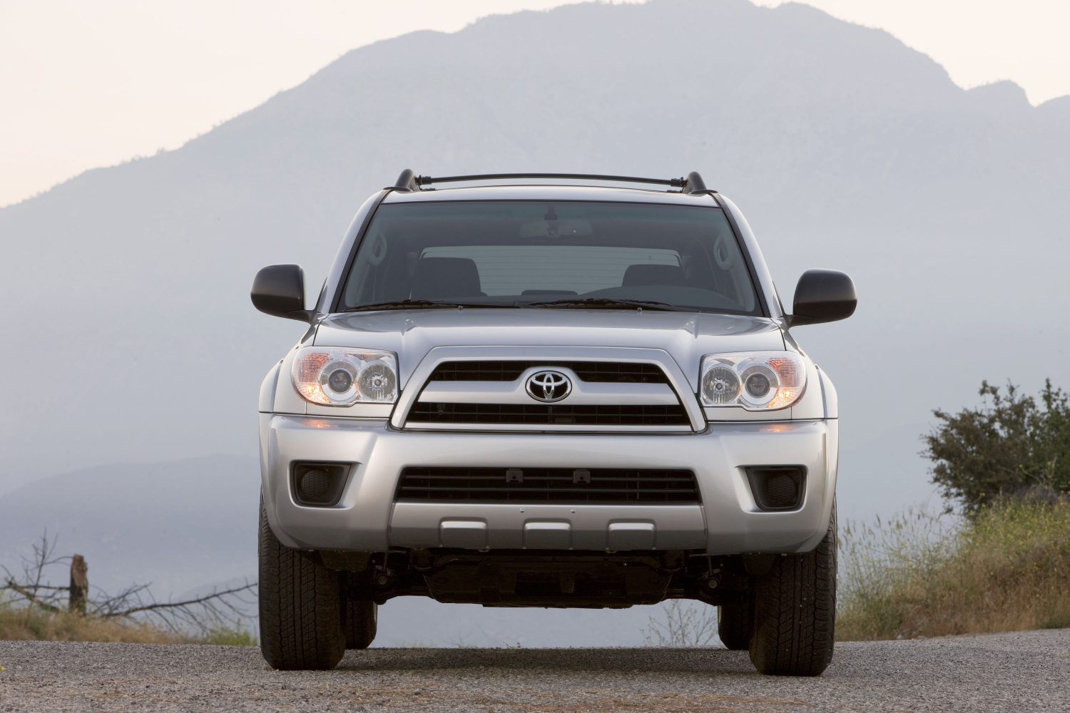 Grey 2008 Toyota 4Runner 4th generation as viewed straight from the front with mountain in the back