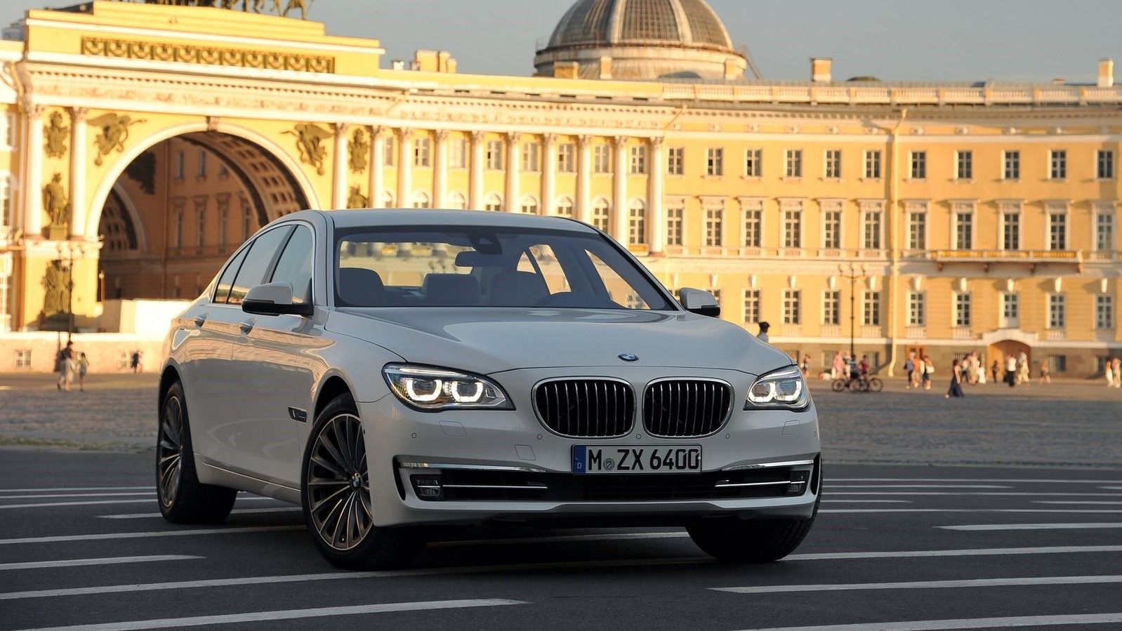 White 2013 BMW 7-Series