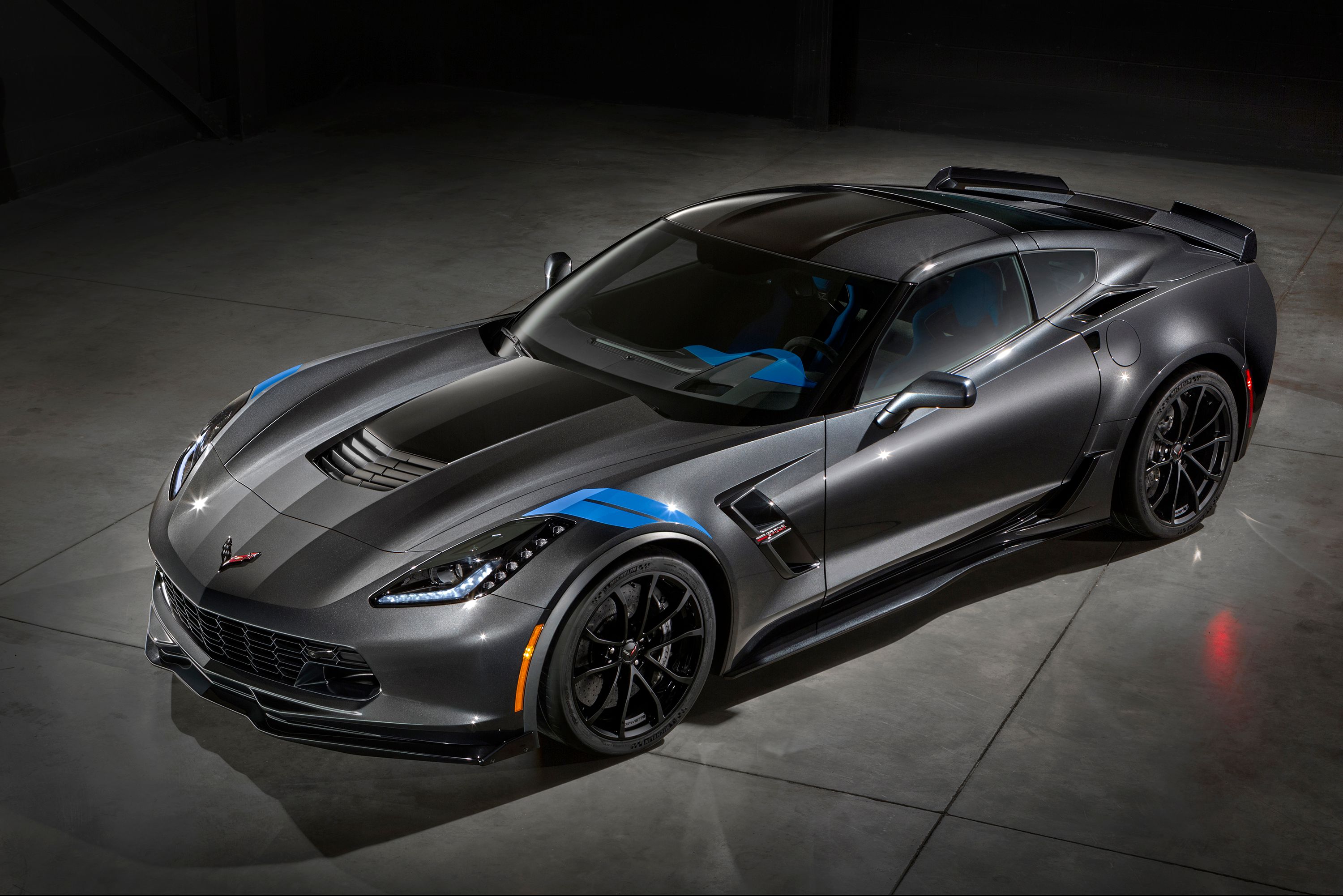 2017-Chevrolet-Corvette-GrandSport-001