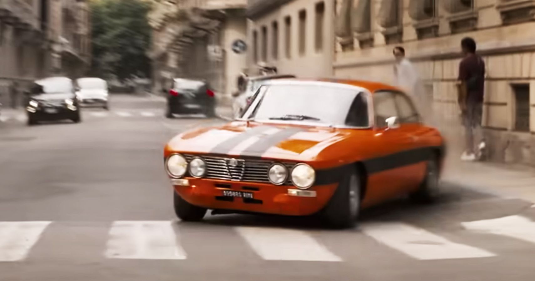 Alfa Romeo 2000 GT drift streets Fast X