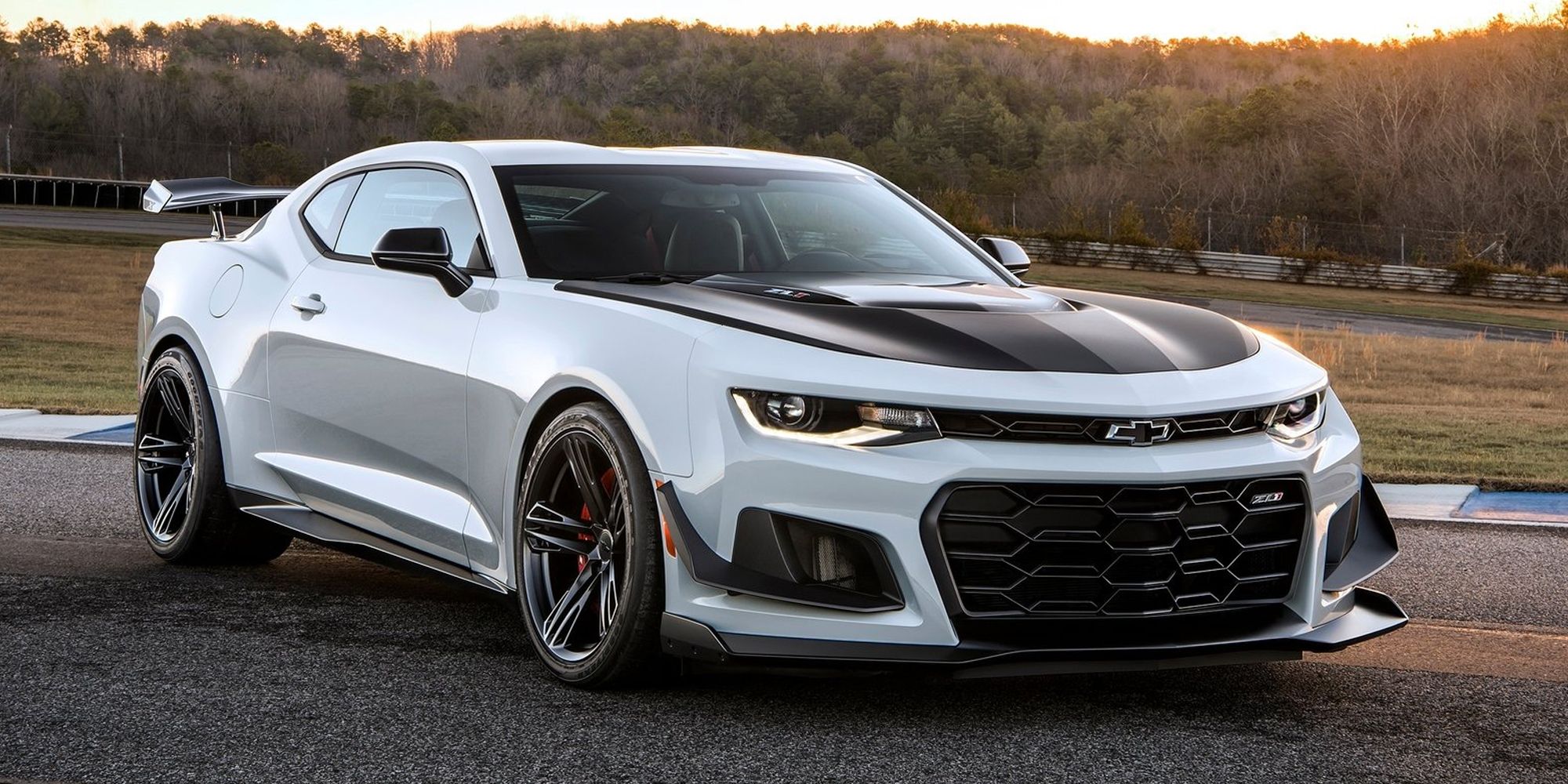 Chevrolet Camaro ZL1 1LE Front Quarter Summit White