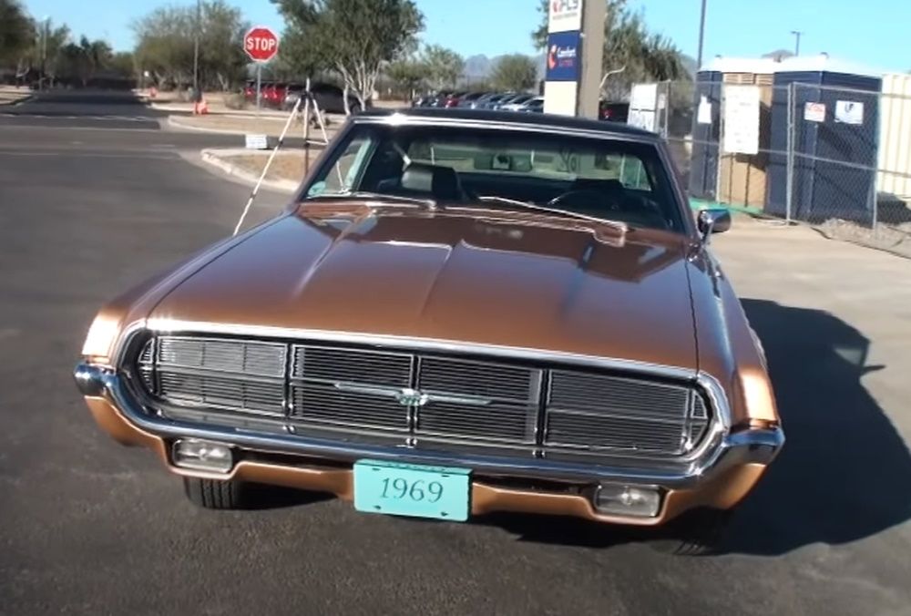 Front end of a 1969 Ford Thunderbird