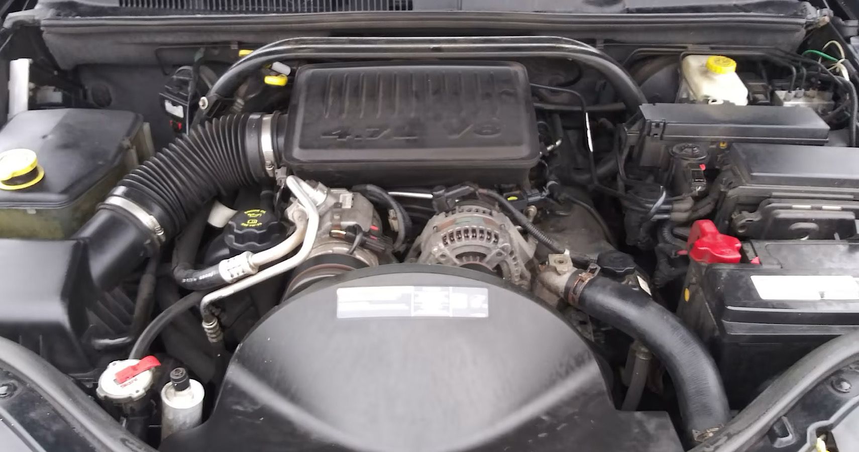 4.7 liter Chrysler PowerTech V8