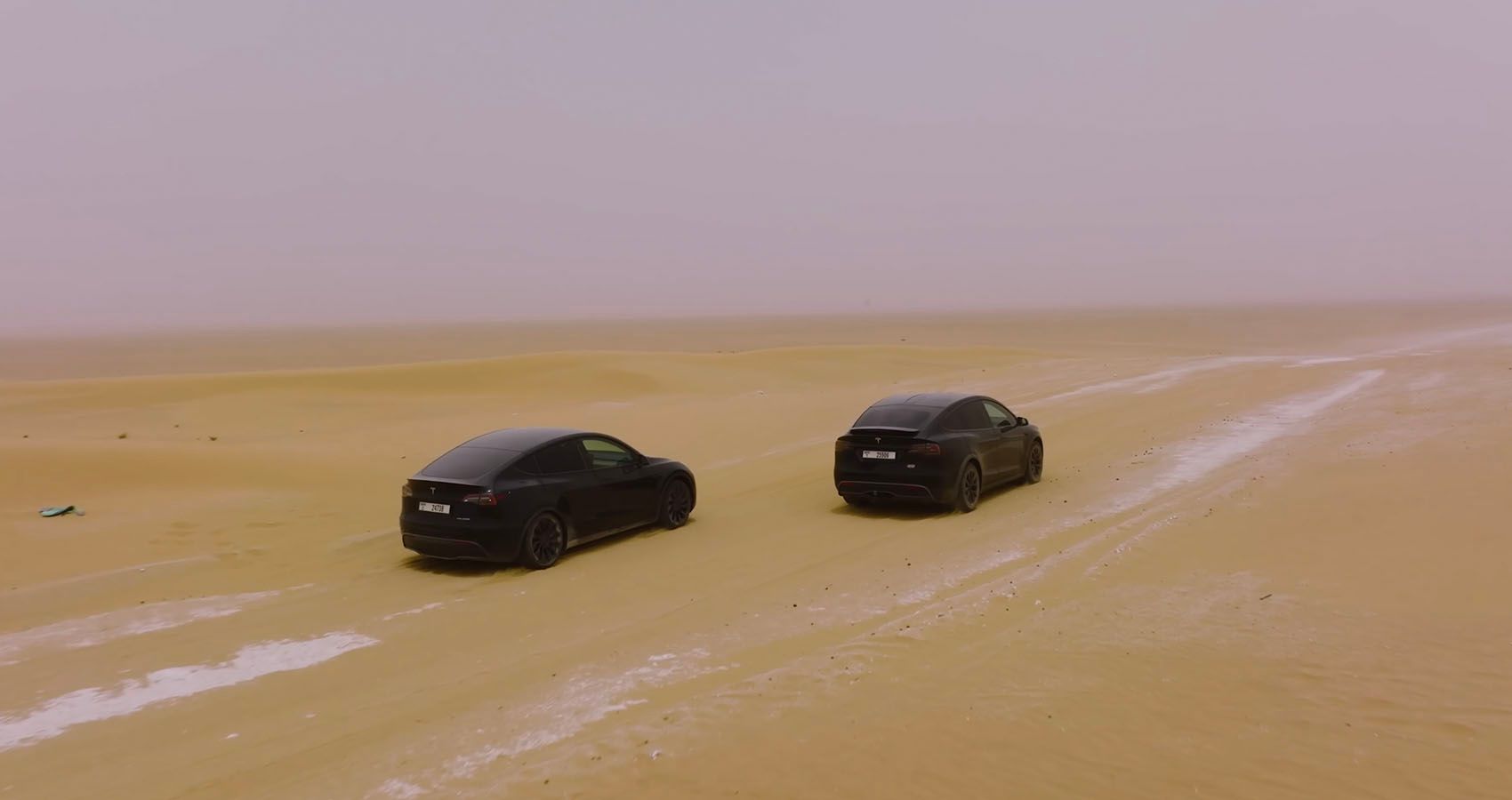 Tesla Model X, Model Y проходят экстремальные испытания на нагрев в ОАЭ