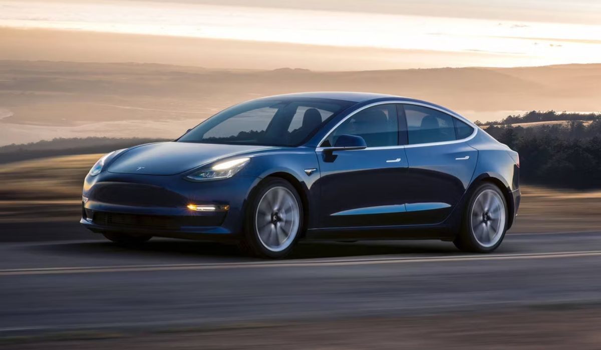 Tesla Model 3 AWD Long Range Front Quarter Azul