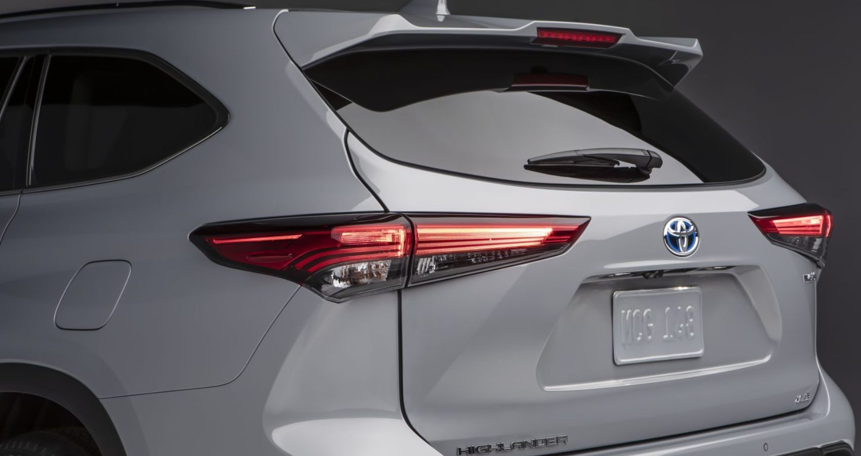 2023 Toyota Highlander Hybrid Back Close UP Image