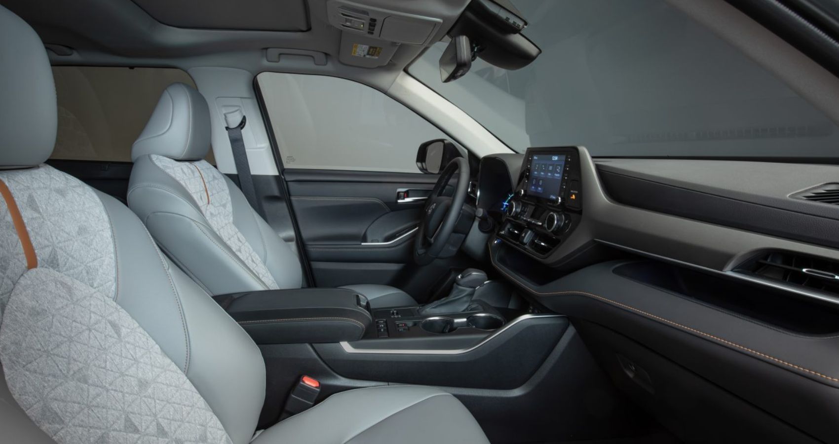 2023 Toyota Highlander Hybrid Interior Image