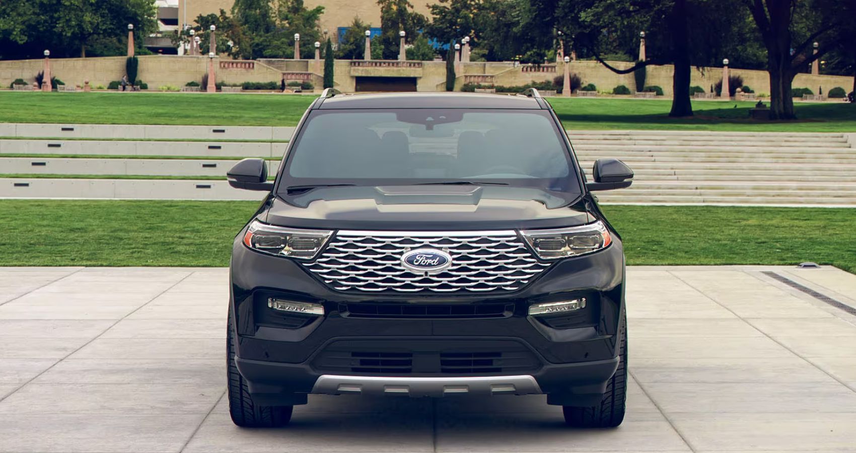 2023 Ford Explorer Hybrid Front Image