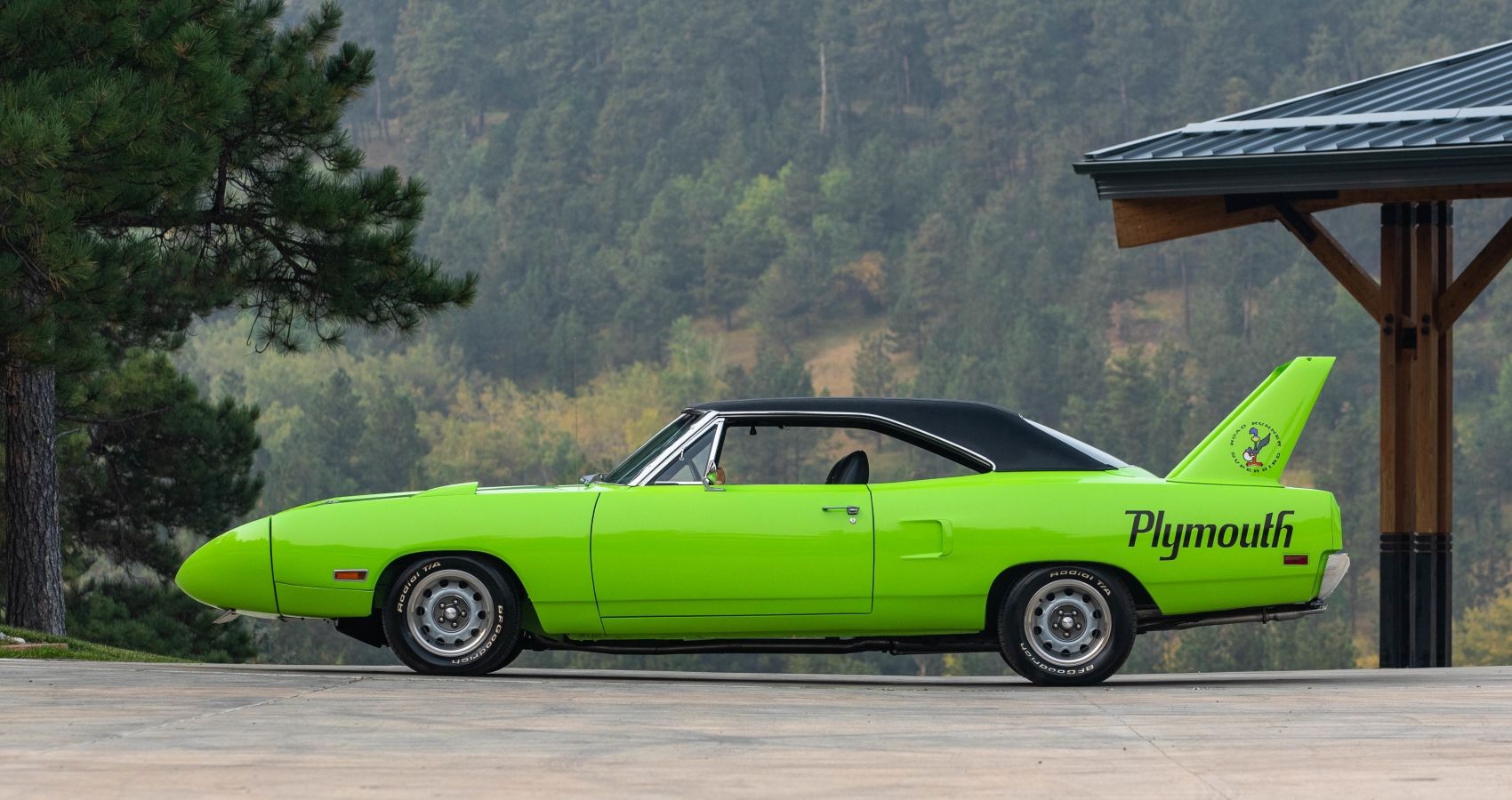 Vista lateral do Plymouth Superbird 1970