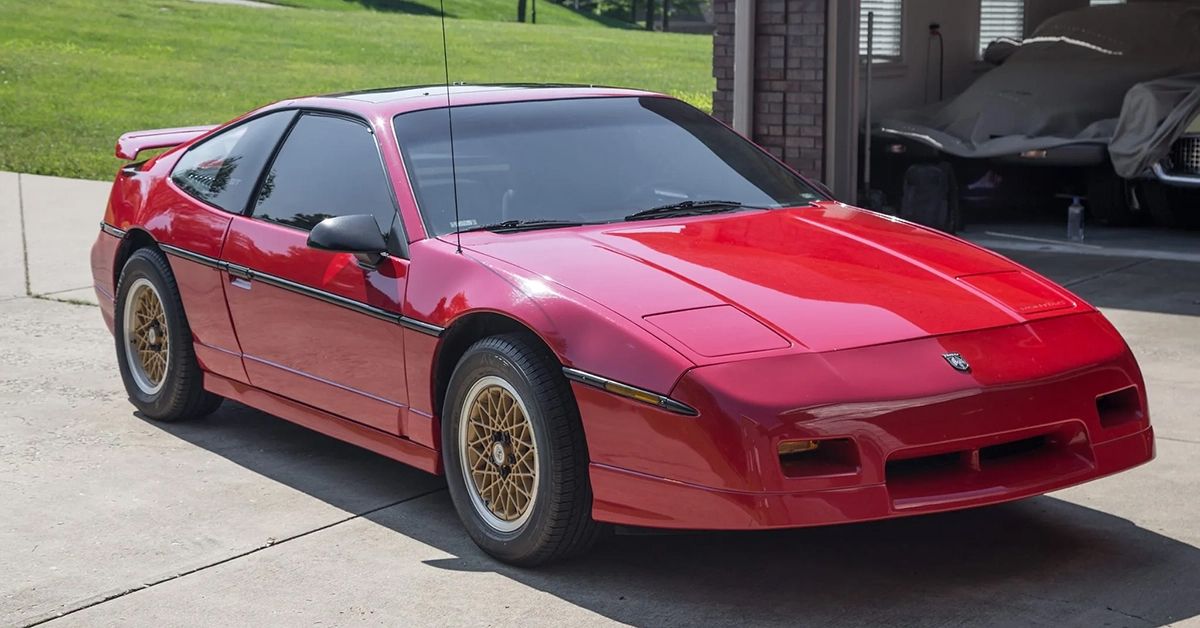 Pontiac Fiero vermelho 1988