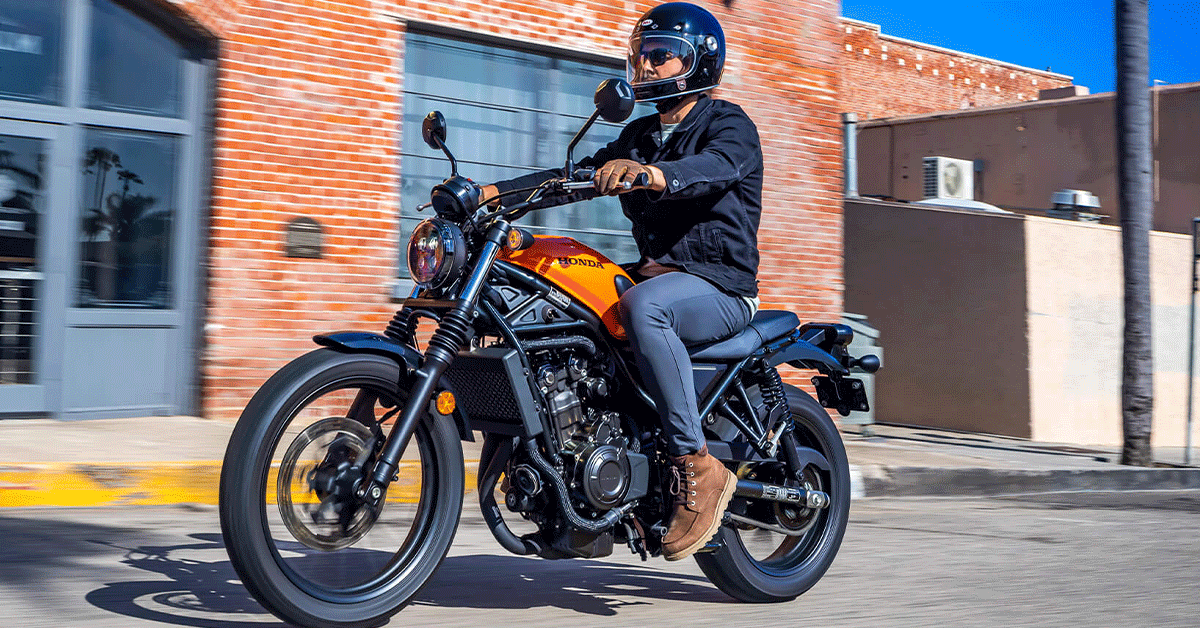 2023-Honda-SCL500, hitam - bagian depan