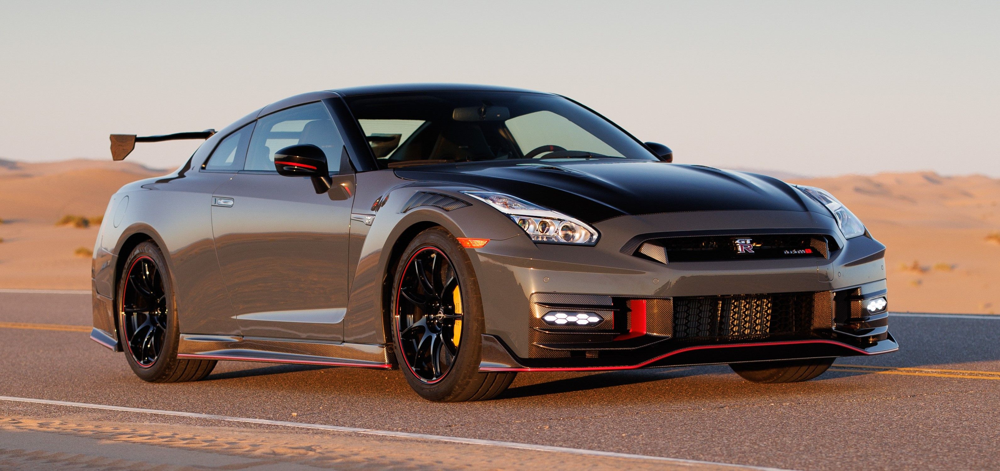 The Pros and Cons of the Nissan GT-R - Autotrader