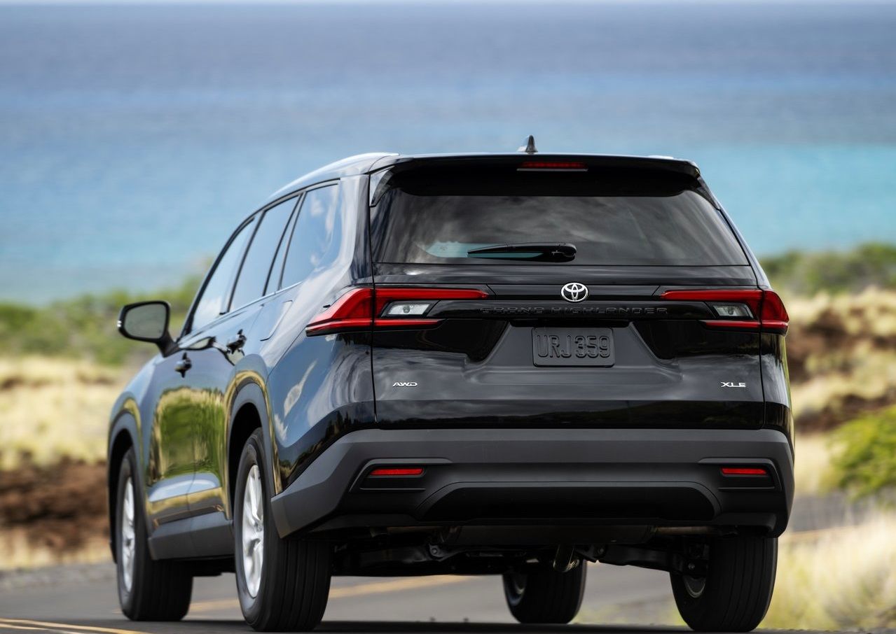 Toyota Grand Highlander SUV preto