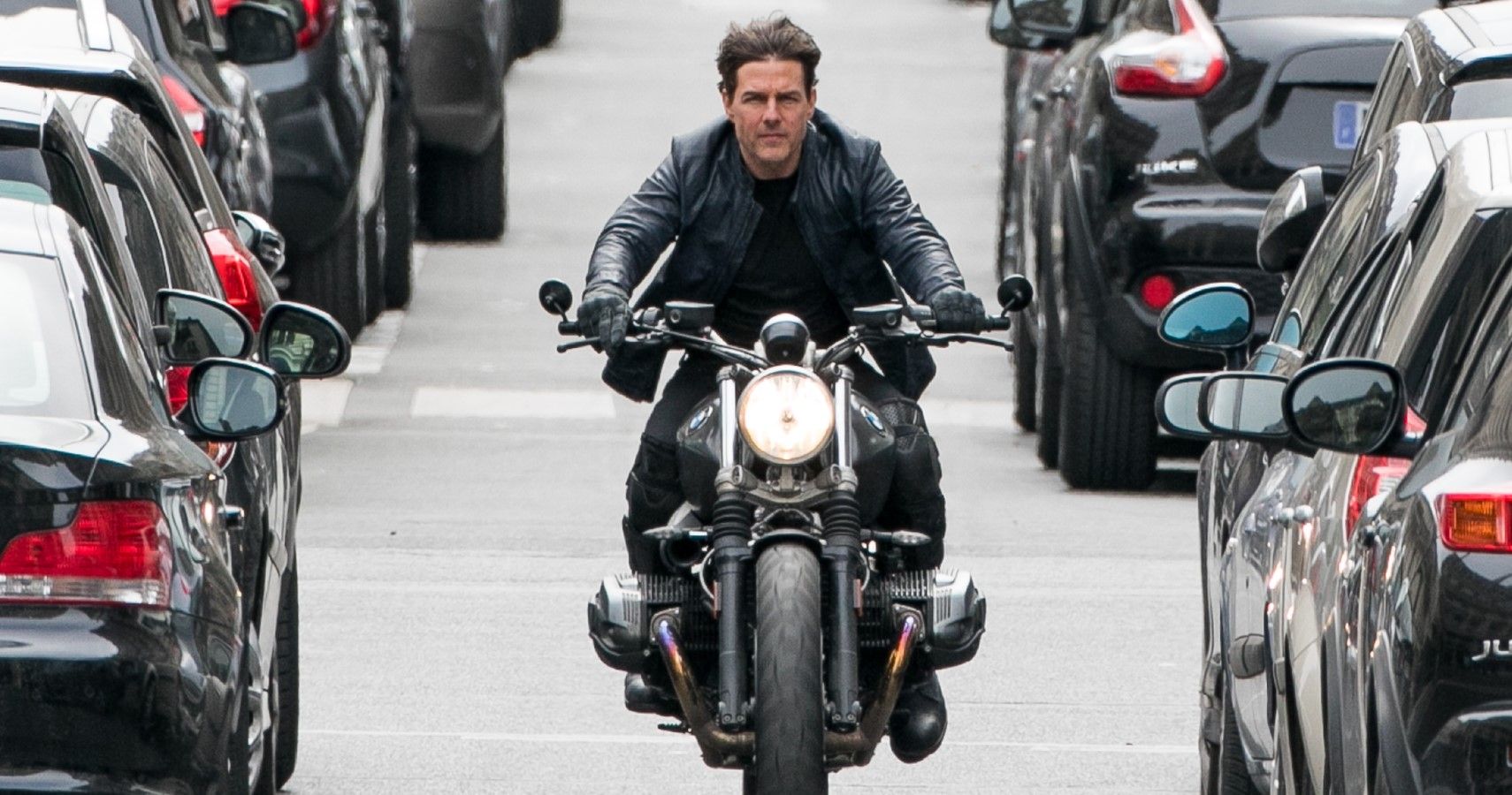Tom Cruise BMW motorcycle stunt without a helmet