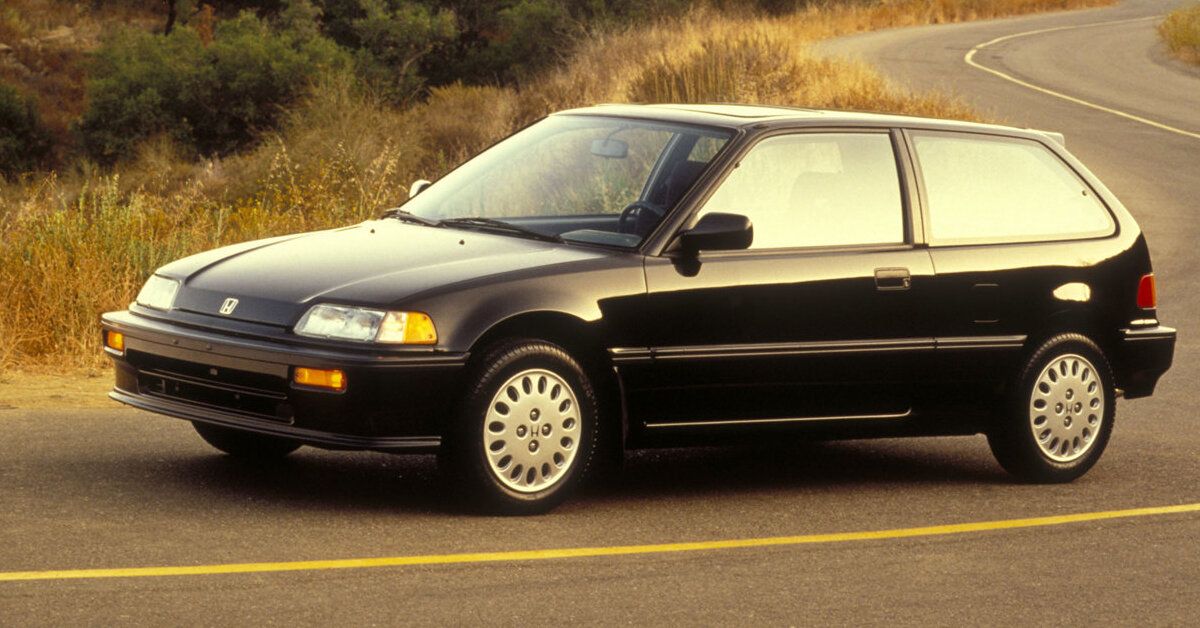 A black 1985 Honda Civic Si parked