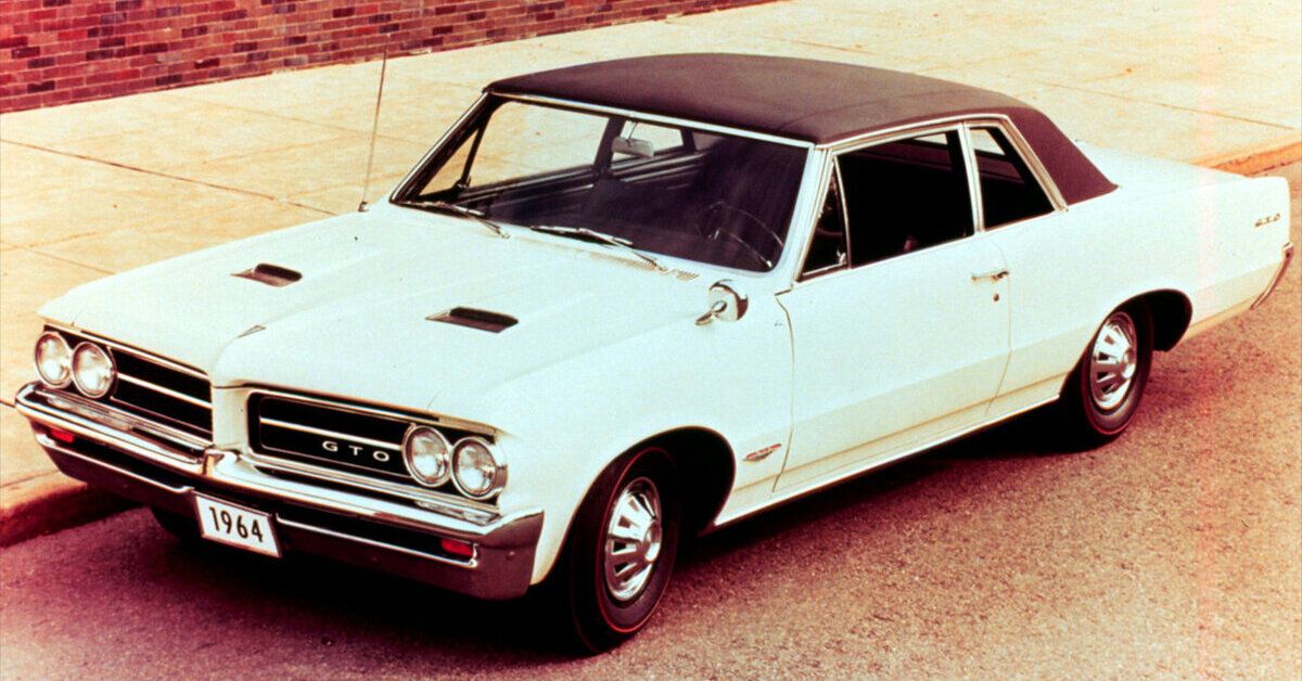 what was the first american made muscle car