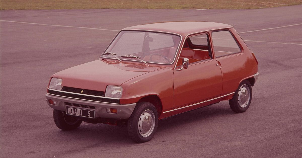 A red 1971 Renault 5 TL parked