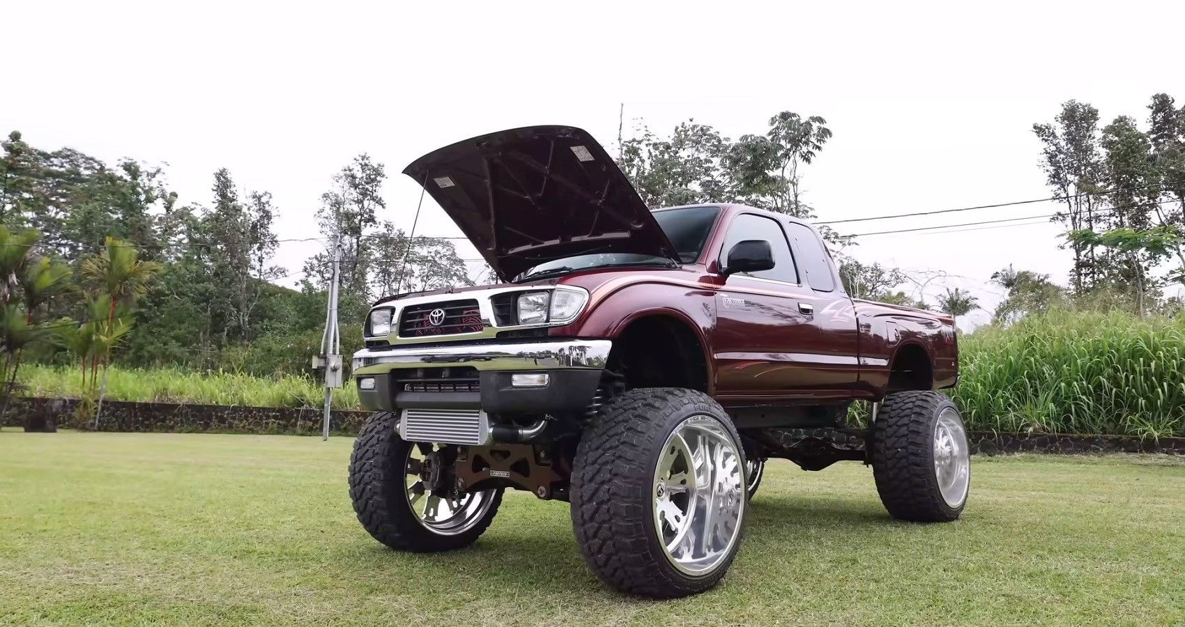 This Lifted Toyota Packs A 2JZ Supra Engine Under Its Hood