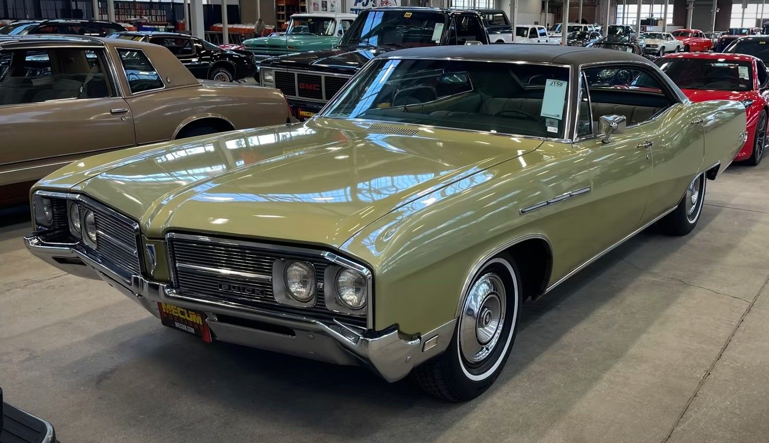 Ângulo dianteiro do Buick Lesabre 1968