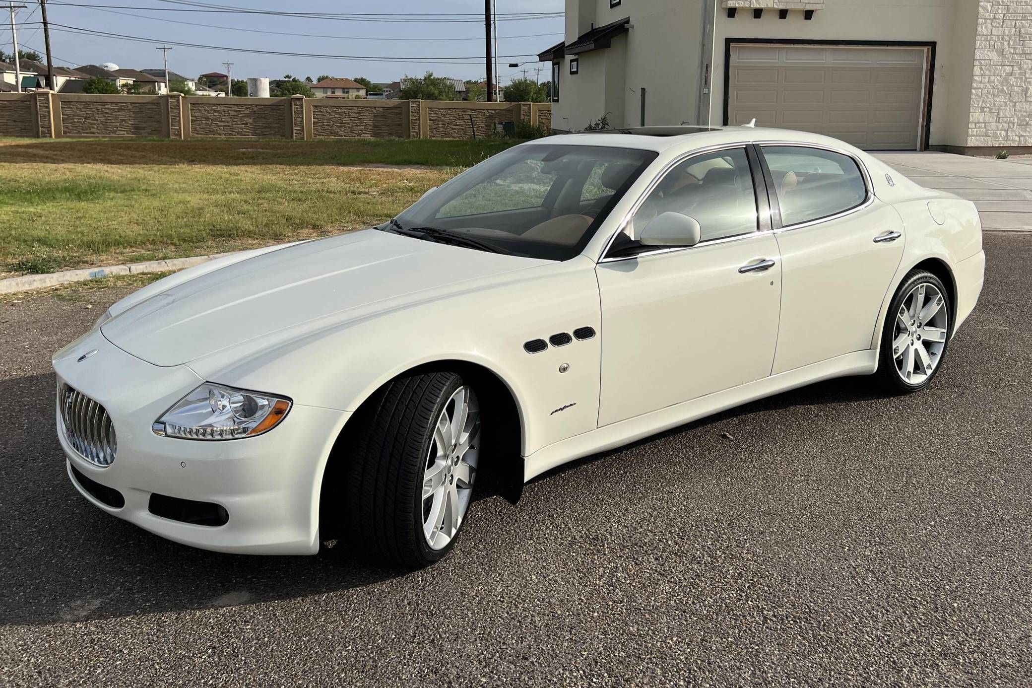 Maserati Quattroporte 2010 (White)
