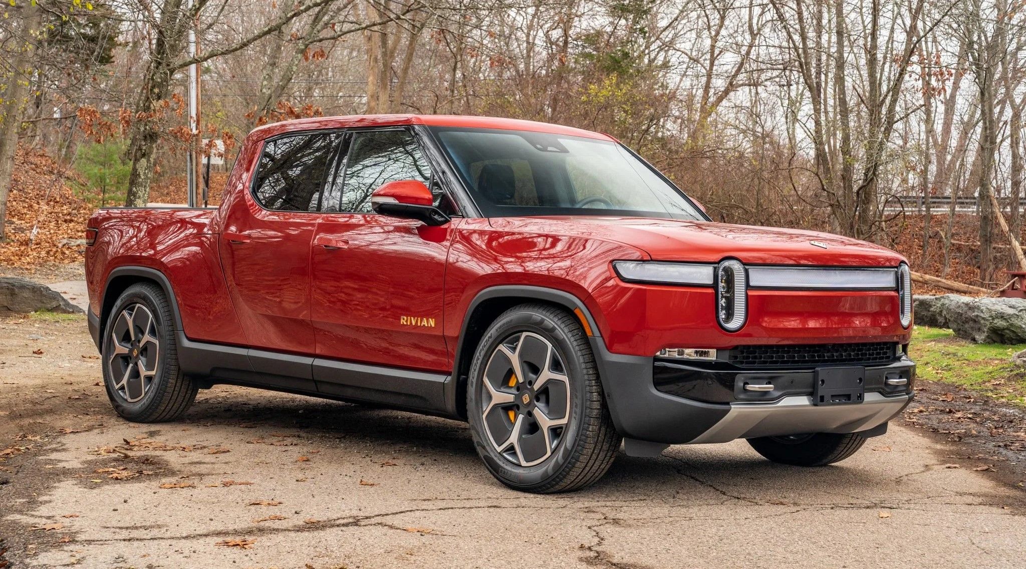 10 Reasons To Choose A Rivian R1T Over A Ford F-150 Lightning