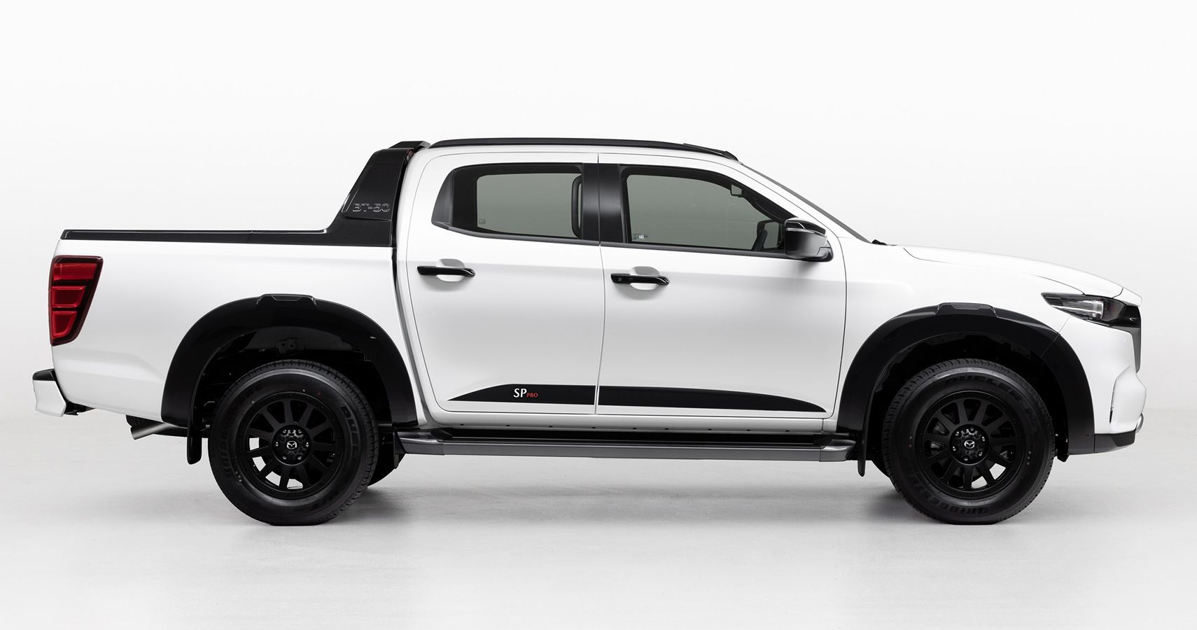 lado branco 2023 Mazda BT-50