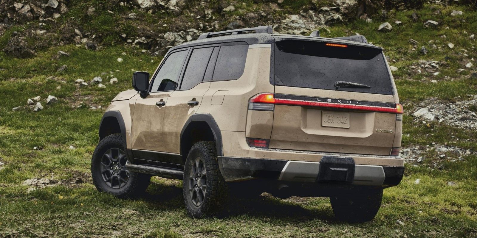 Vista traseira do terceiro trimestre do off-roader Lexus GX Overtrail 2024