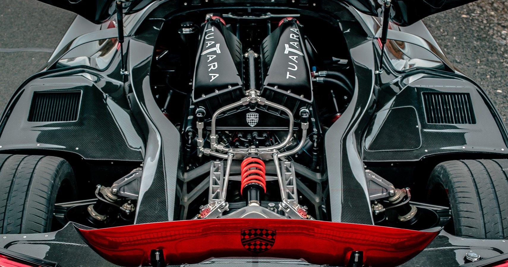 Vista ariel do compartimento do motor SSC Tuatara