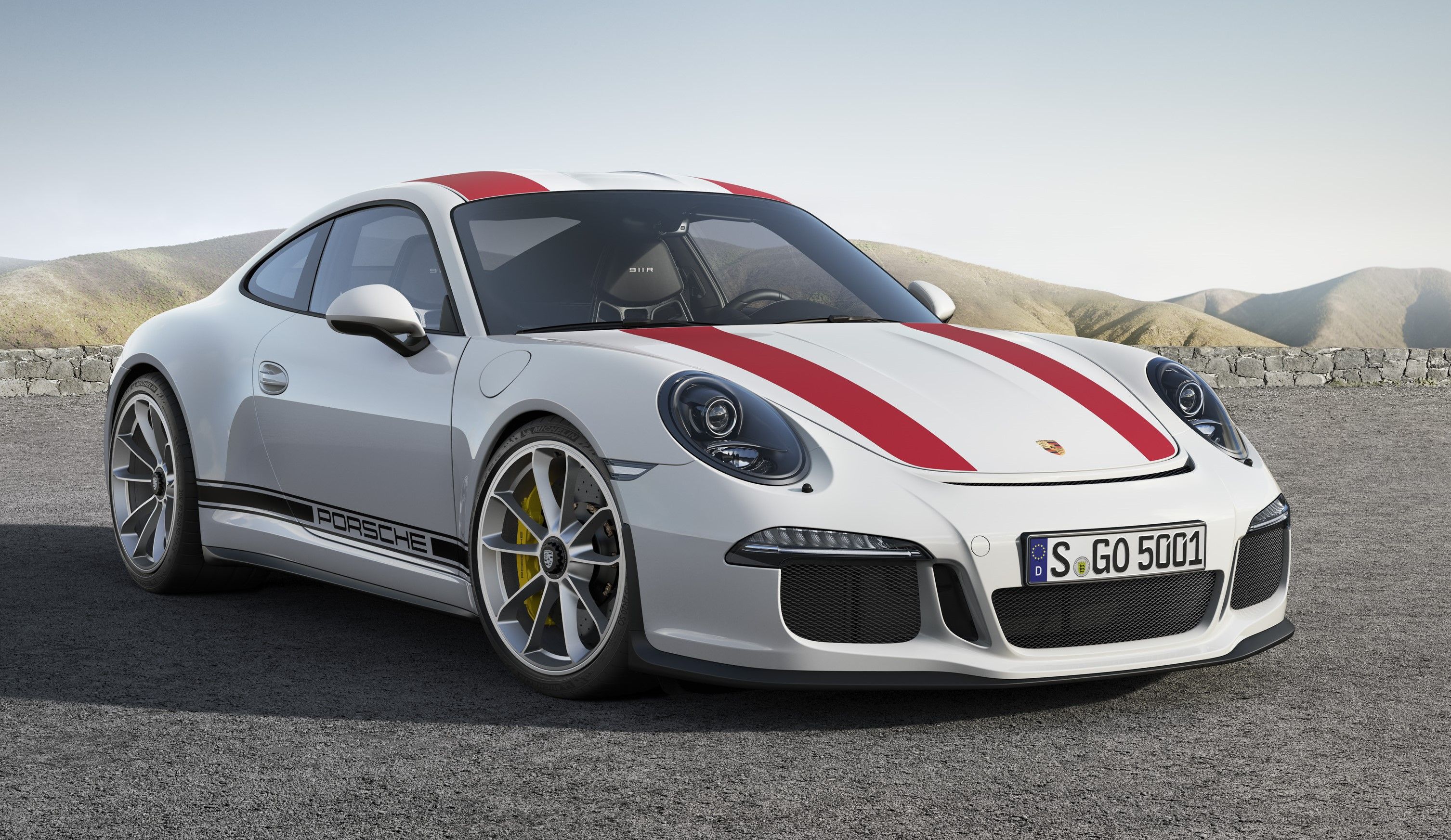 Branco 2016 Porsche 911 R estacionado ao ar livre