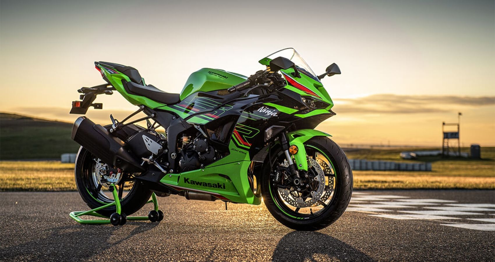 Front three-quarter look of 2023 Kawasaki Ninja ZX-6R