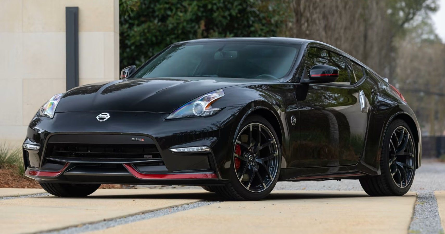 Front angle of the 2015 Nissan 370Z Nismo