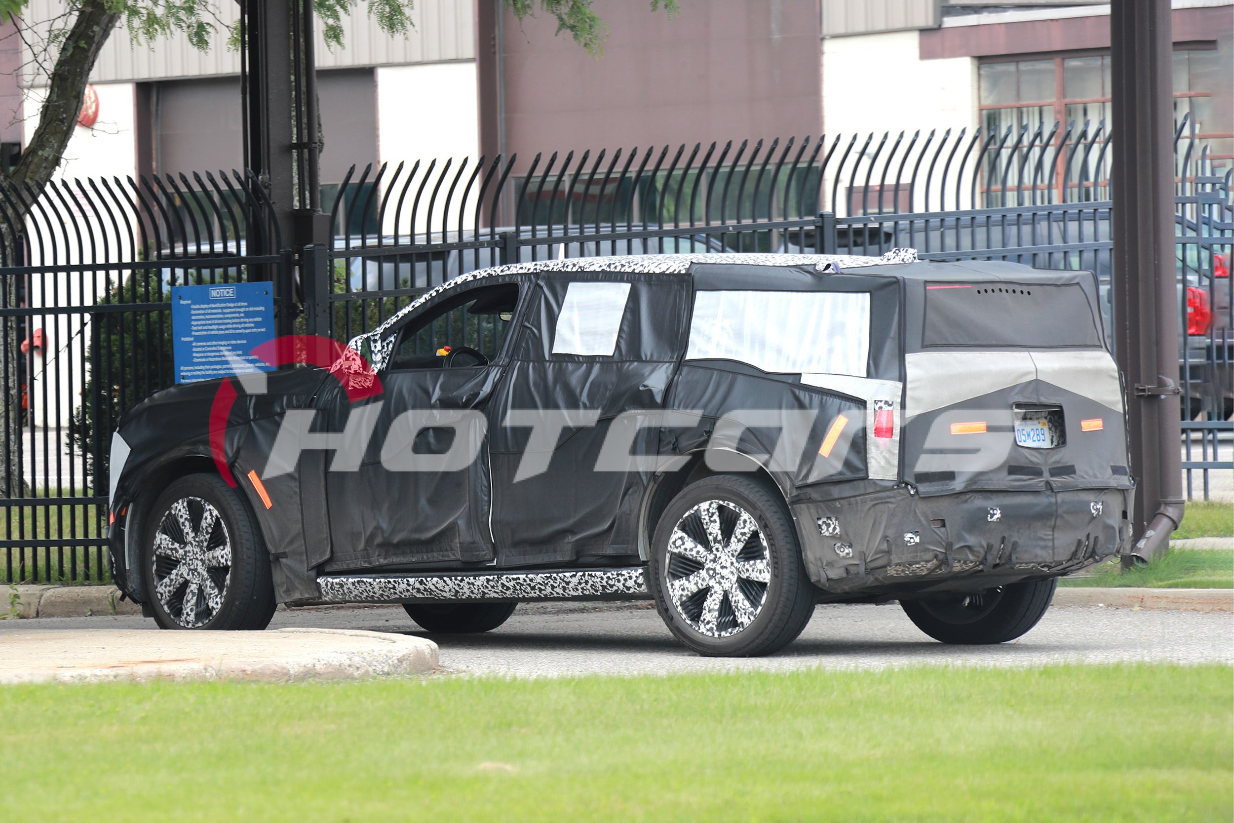 Cadillac Escalade IQ Prototype viewed from the rear