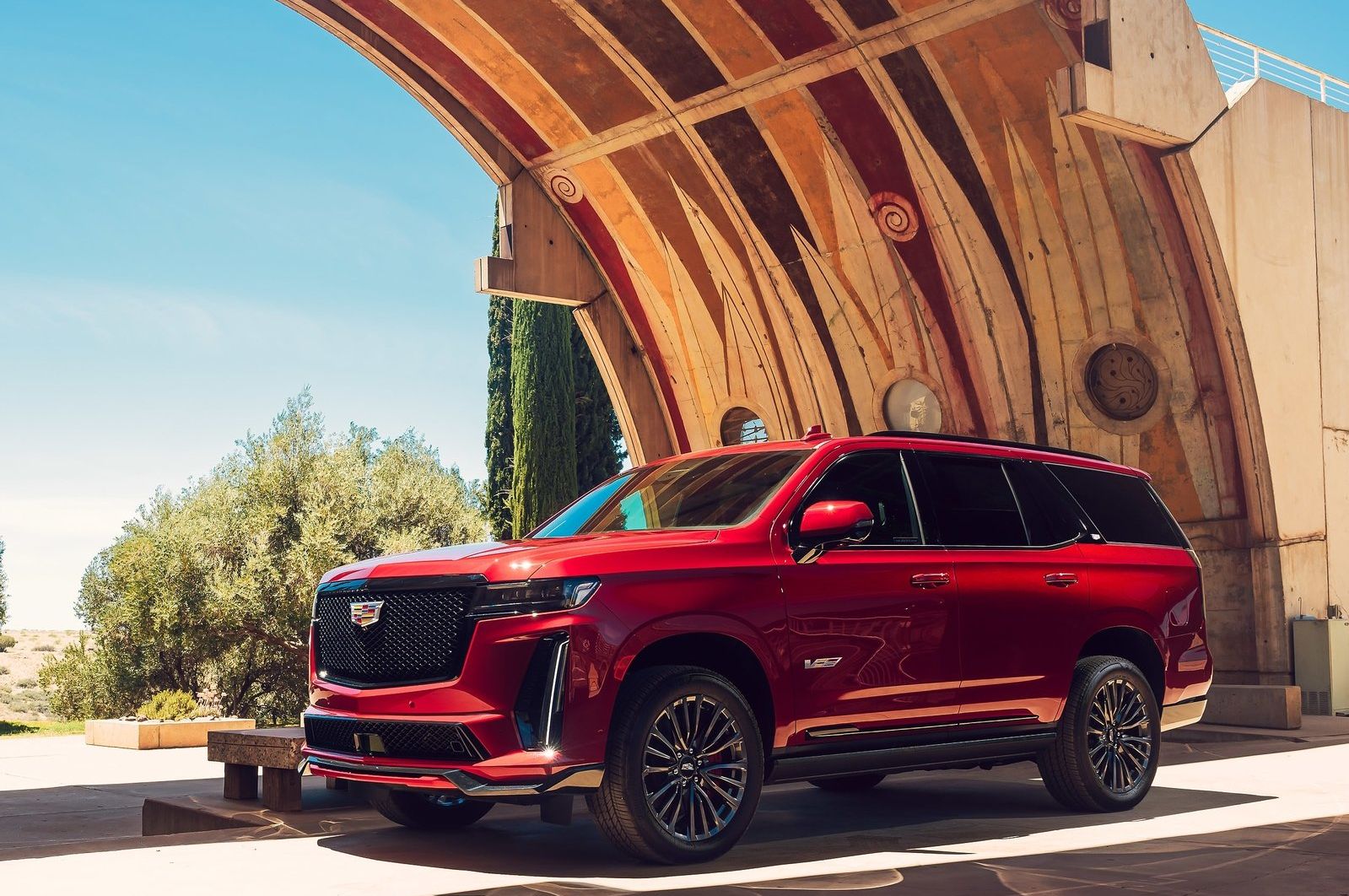 Cadillac Escalade IQ Vs Cadillac Escalade V What