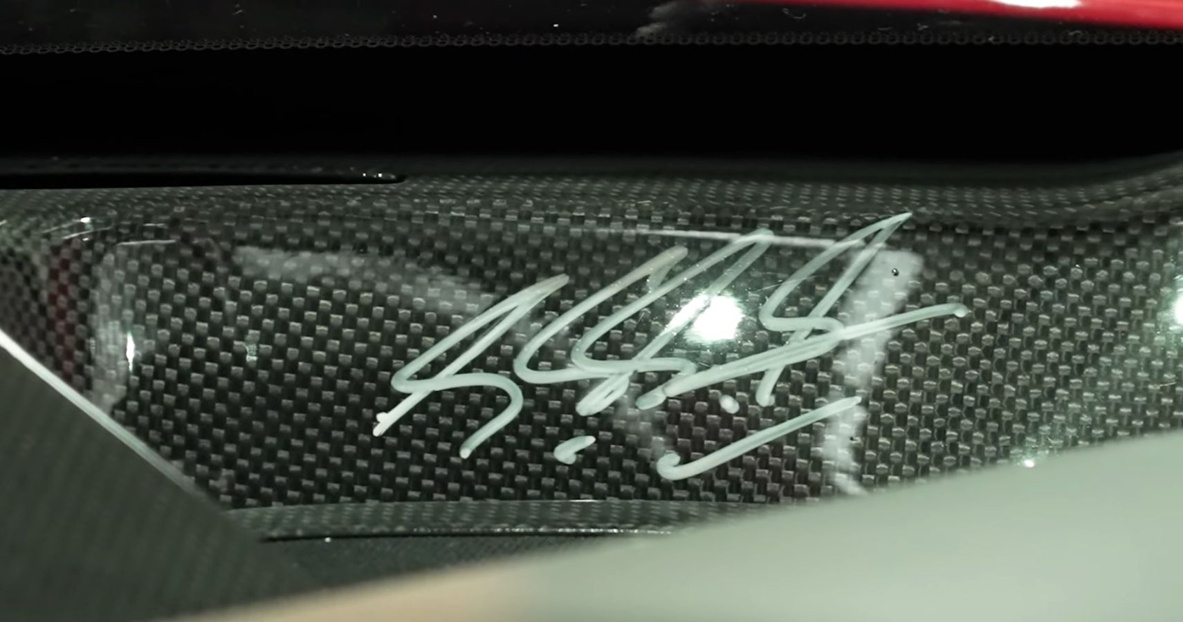 Assinatura Ferrari Enzo Michael Schumacher no painel