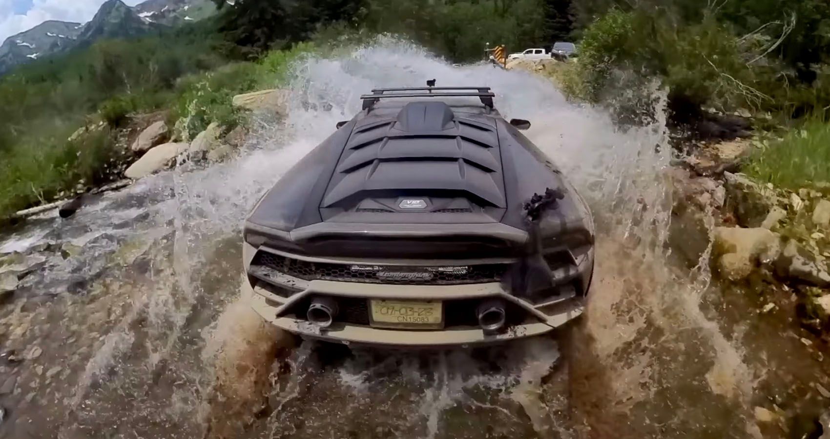Lamborghini Huracan Sterrato Water Splash Off-road