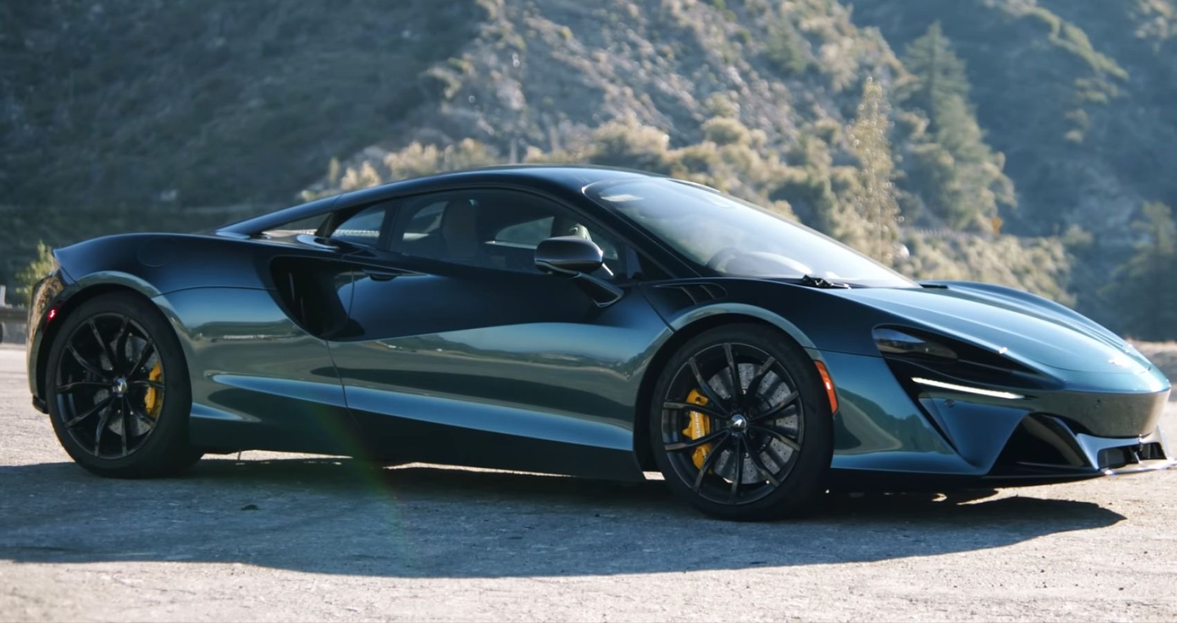 Why The McLaren Artura Is Better Than The Ferrari 296 GTB why-the-mclaren-artura-is-better-than-the-ferrari-296-gtb