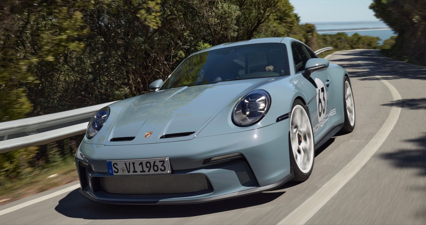 Porsche 911 ST com pintura tradicional