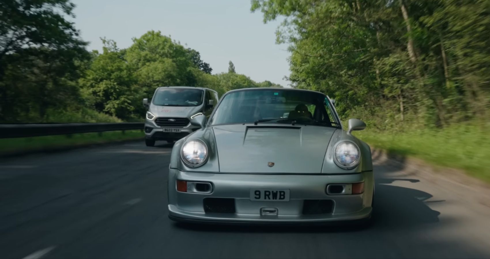 Porsche 964 911 Turbo Rauh-Welt front view while moving