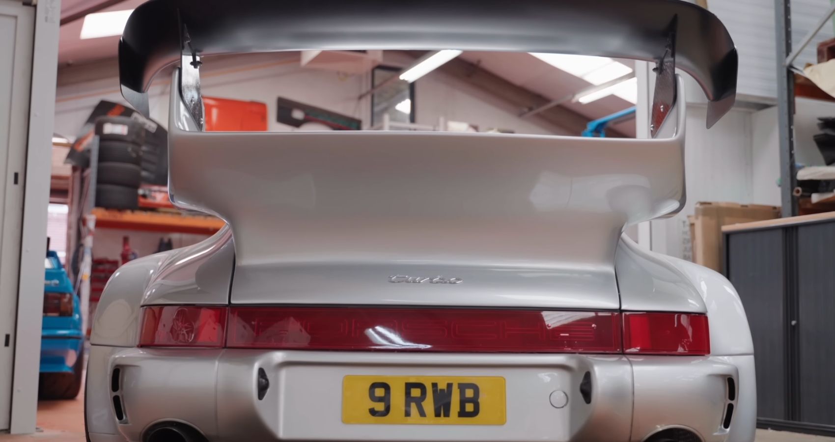 Porsche 964 911 Turbo Rauh-Welt rear wing closeup