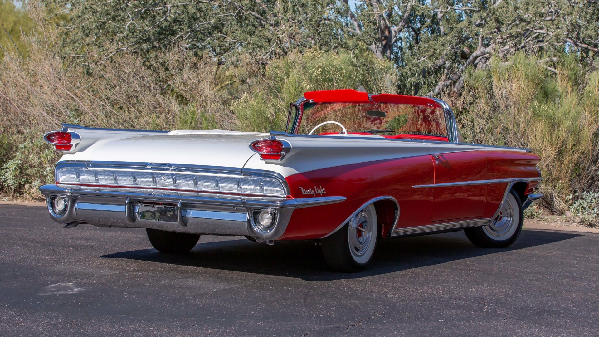 Traseira conversível do Oldsmobile Ninety-Eight Regency 1959