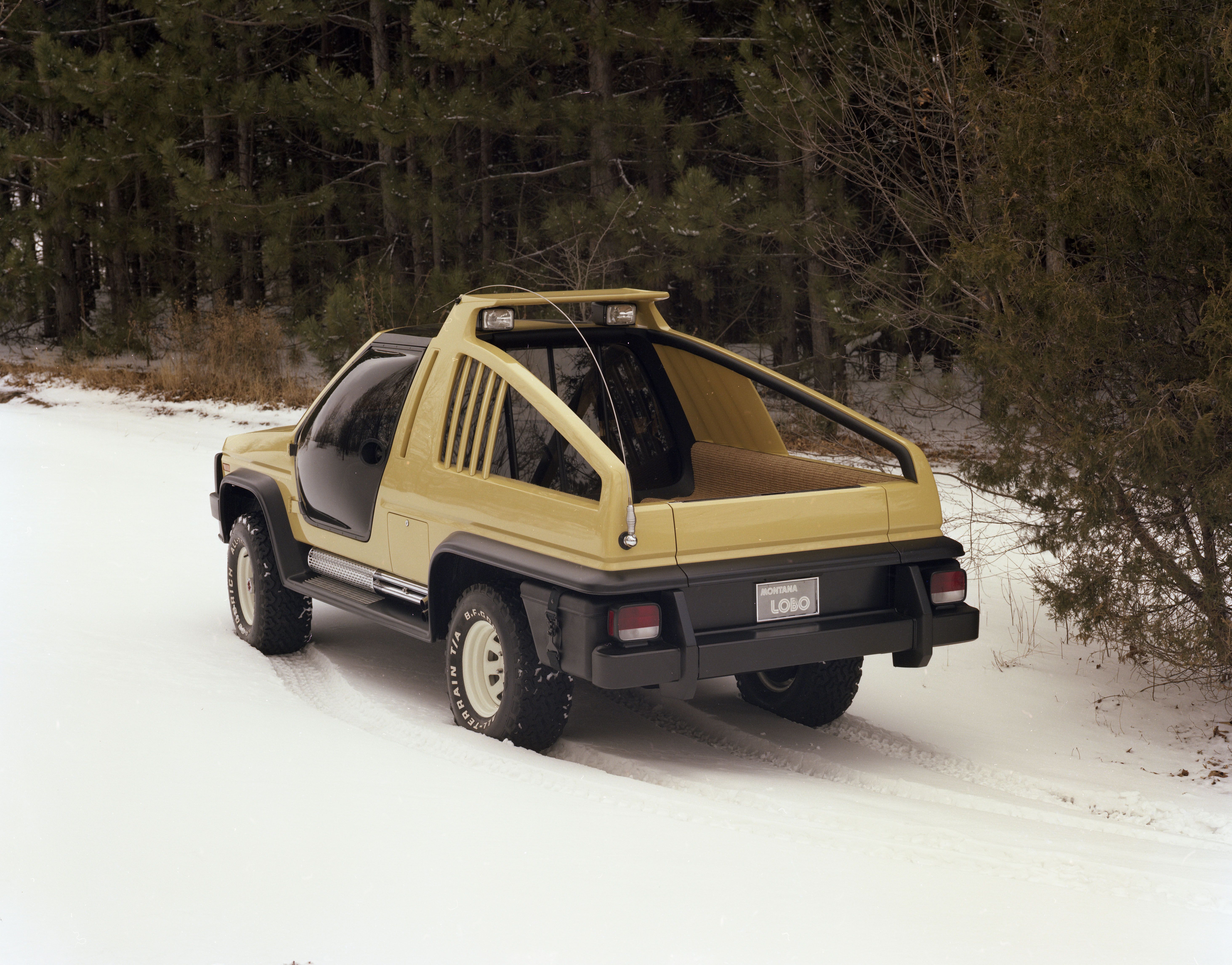 Here's Why The Base Ford Bronco Is The Most Enthusiastic One To Have