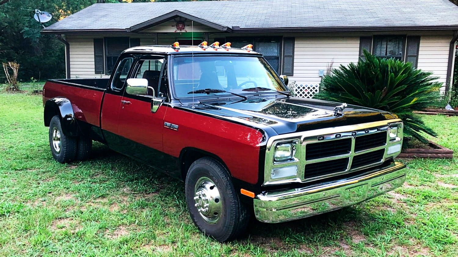 1993 Dodge D250 estacionado