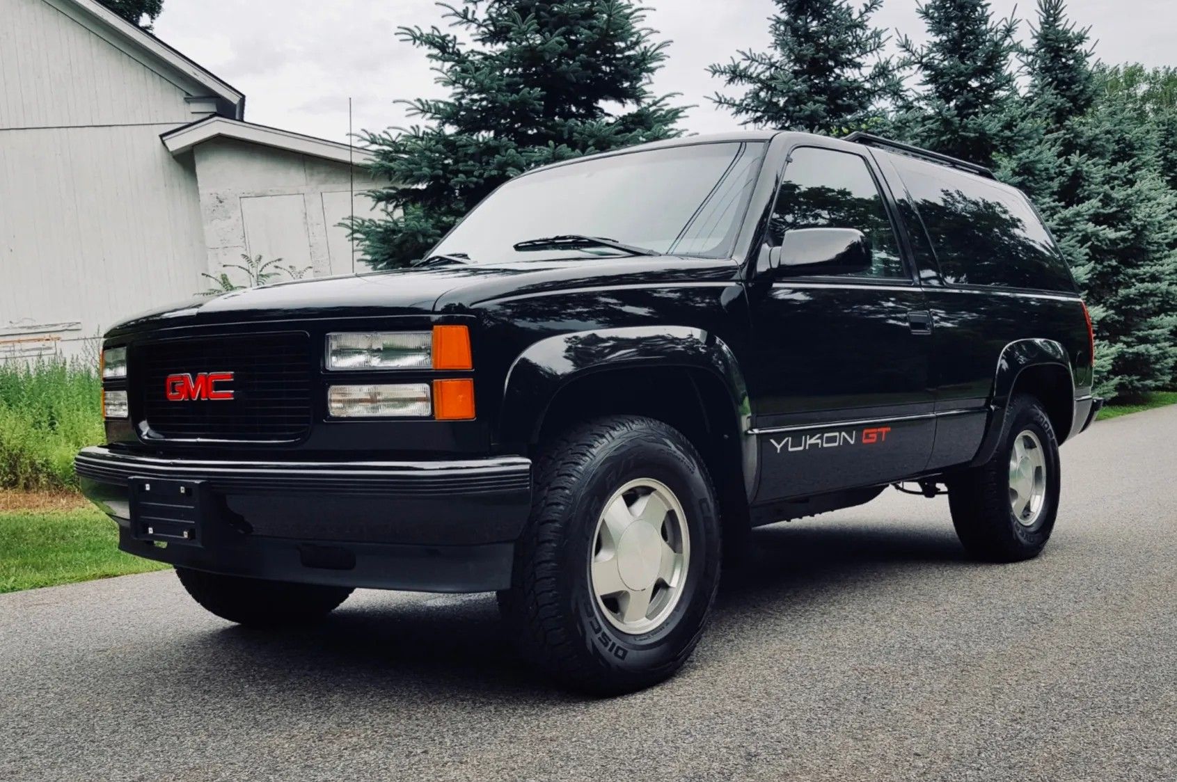 A Black 1995 GMC Yukon GT