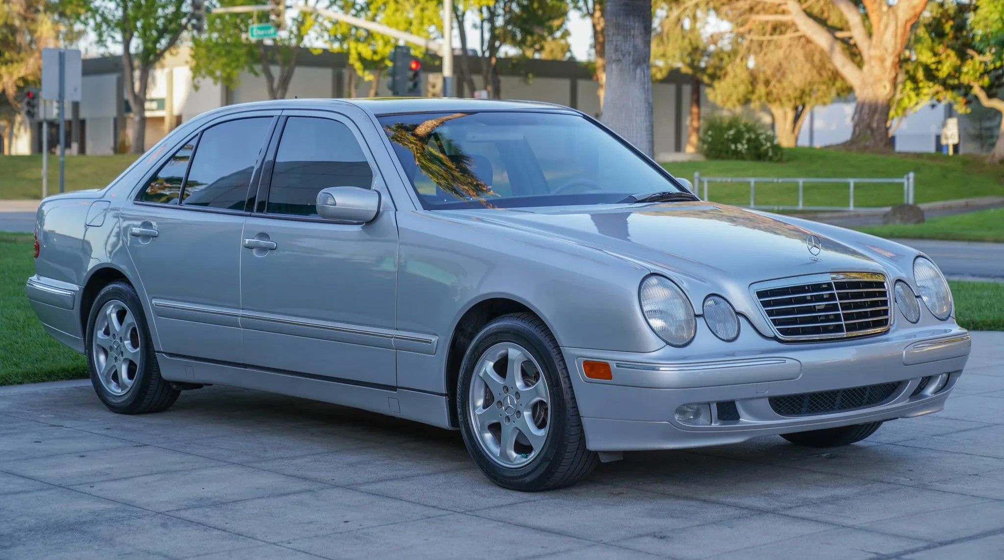 Mercedes-Benz E320 2002 em prata