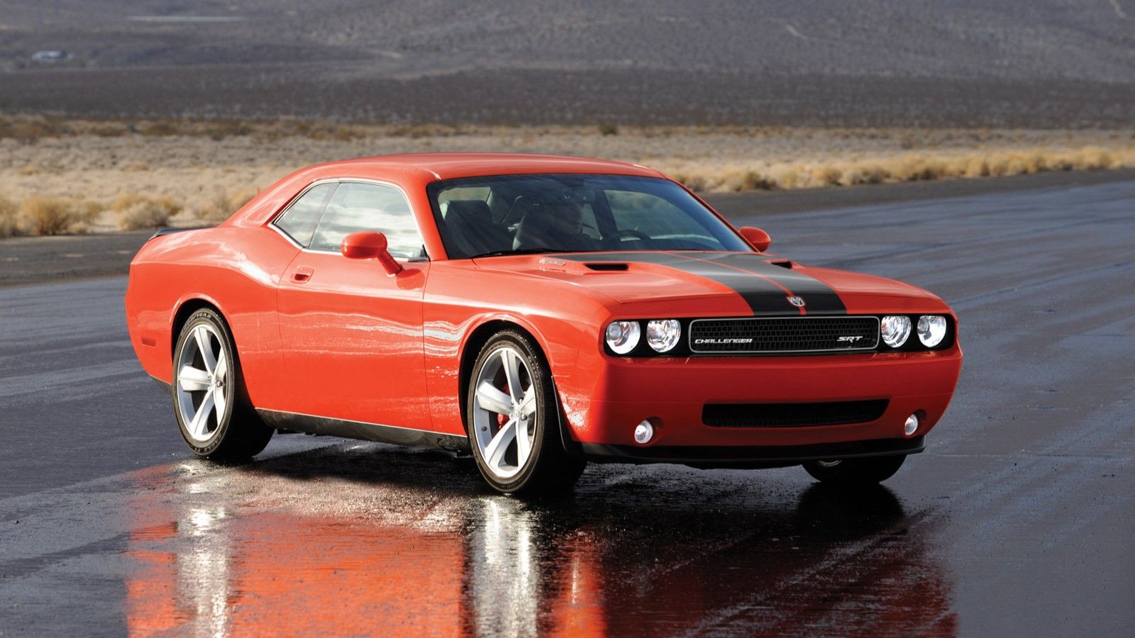 Laranja 2008 Dodge Challenger SRT8